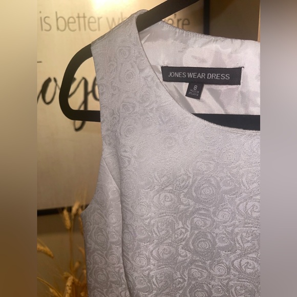 Jones Wear White Dress - Floral Patterned Fabric - Picture 11 of 13